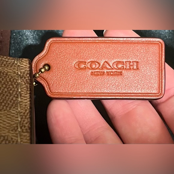 Coach Tea Rose Turnlock Bag! - Picture 7 of 14